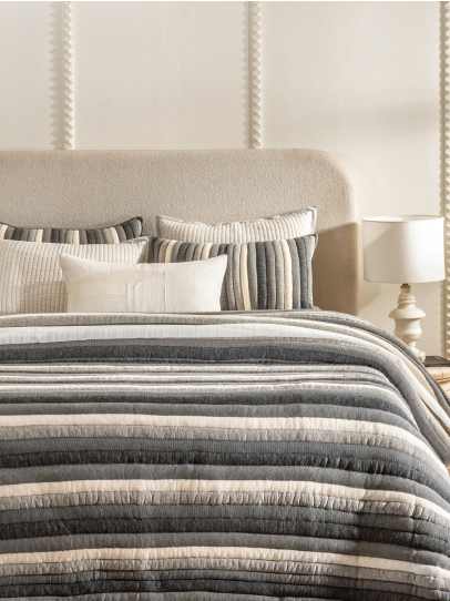 PIPE QUILTS GREY QUILTED BEDSPREAD 254 X 259 CM