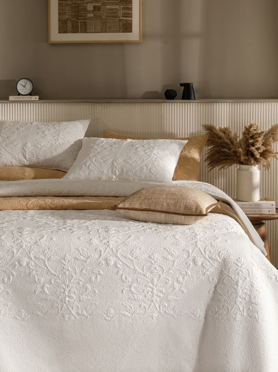 TRAPUNTO IVORY QUILTED BEDSPREAD 239 X 259 CM