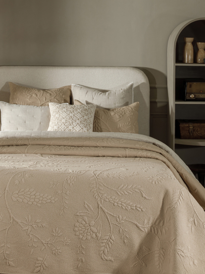 ARBOR VITAE LT. BEIGE QUILTED BEDSPREAD 244 X 264 CM
