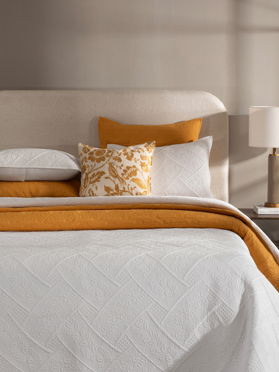 CAMELLIA IVORY QUILTED BEDSPREAD 244 X 264 CM