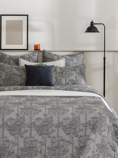 WOODLAND GREY QUILTED BEDSPREAD 254 X 254 CM