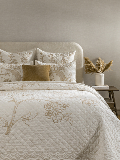 EMELIE IVORY QUILTED BEDSPREAD 244 X 264 CM