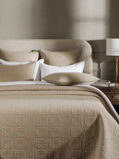 ETHEREAL BEIGE QUILTED BEDSPREAD 244 X 264 CM