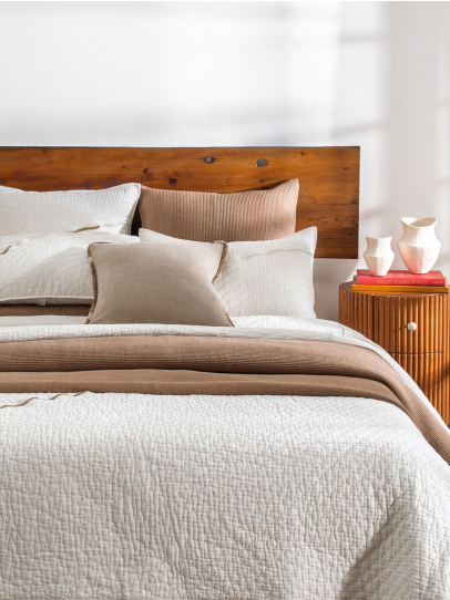 OSCAR IVORY QUILTED BEDSPREAD 254 X 259 CM