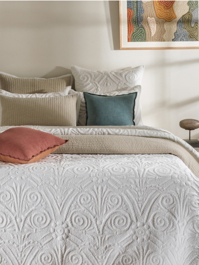 ALEXANDRIA IVORY QUILTED BEDSPREAD 239 X 249 CM