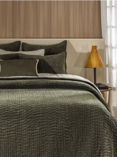LINEAR GREEN QUILTED BEDSPREAD 239 X 259 CM