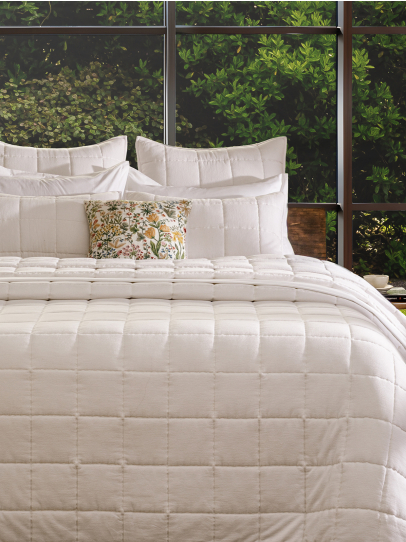 VEILS IVORY BEDSPREAD QUILTED 259 CM X 254 CM