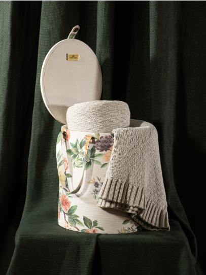 SPRING MEADOW RUSTIC GRID THROW NATURAL GIFT CHEST 127 X 152 CM