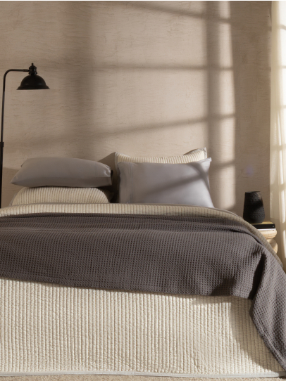 WAFFLE CHARCOAL BLANKET 239 CM x 274 CM (94 IN x 108 IN)